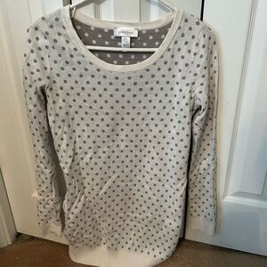 Long sleeve maternity top bundle.